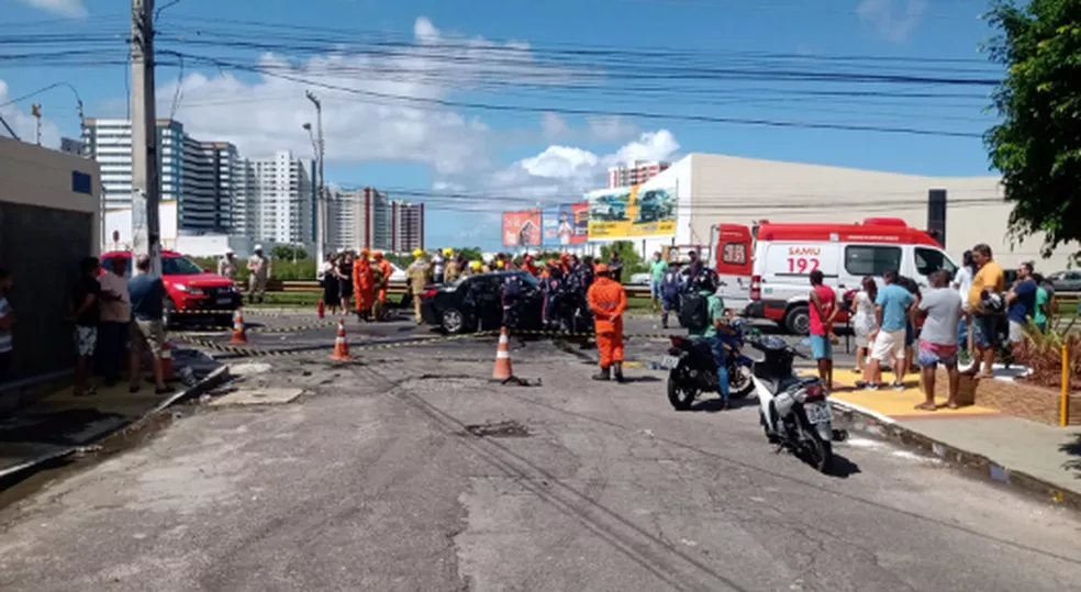 Motorista fica preso em ferragens apos grave acidente na Zona Sul de Aracaju