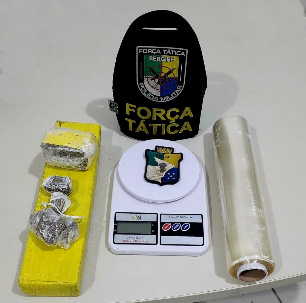 PM apreende droga escondida em condominio no Fernando Collor