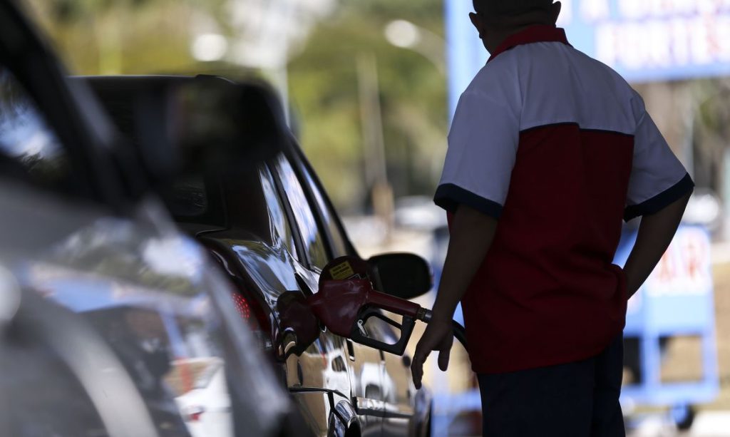 Preco do litro da gasolina deve ter reducao de R 098 em Sergipe a partir desta quarta 6