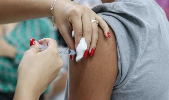 Sergipe amplia quarta dose da vacina contra covid 19 para pessoas a partir de 18 anos
