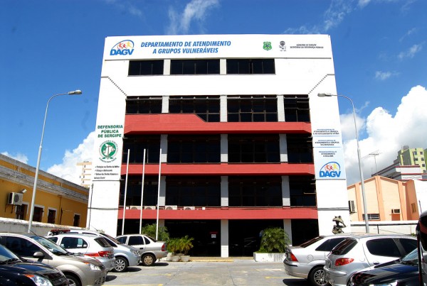 Suspeito de manter esposa e filhos em carcere privado e preso em Lagarto