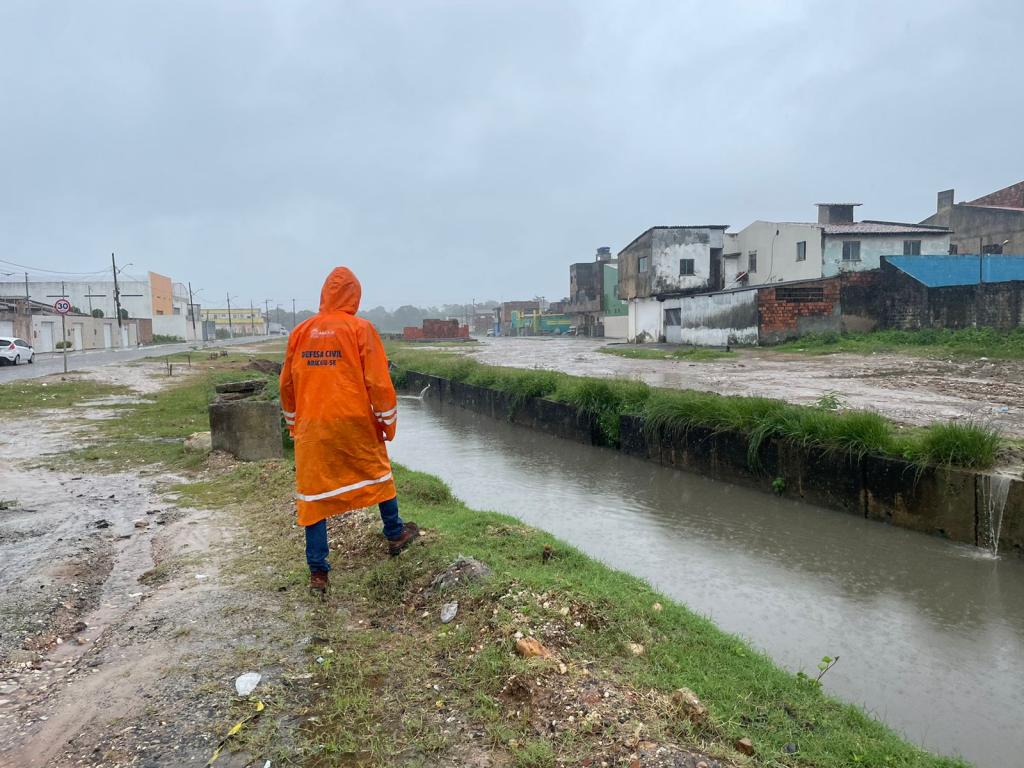 Alerta de chuva moderada a forte continua nesta segunda 15 em Aracaju