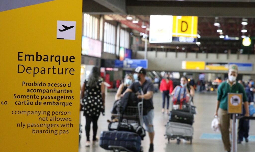 Anvisa aprova fim da obrigatoriedade de mascaras em avioes