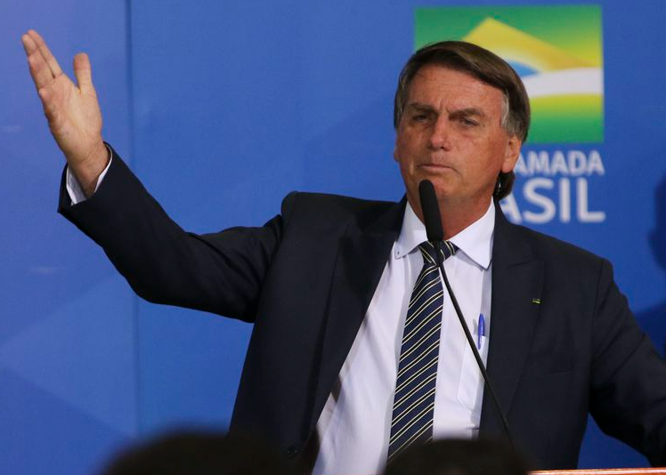 Bolsonaro cita abuso em alta de preco dos combustiveis e cobra CPI Se nao deve investiga