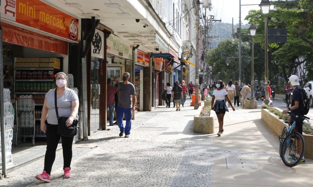 Covid 19 Brasil registra 295 obitos e 344 mil casos em 24 horas