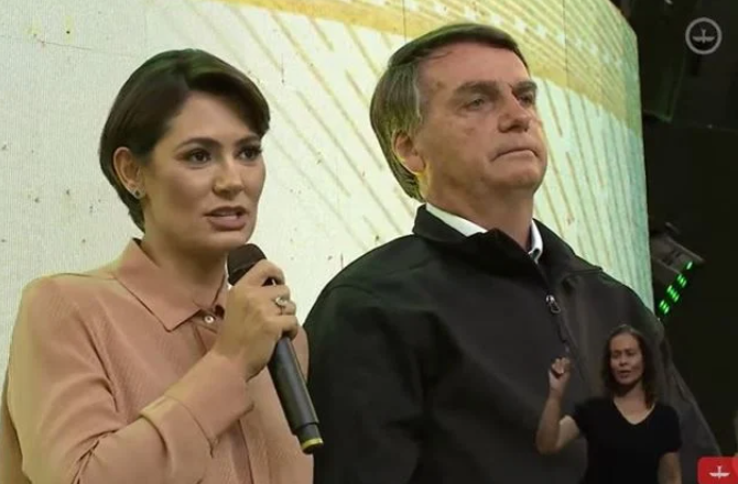 Em culto Michelle Bolsonaro diz que Planalto foi consagradao por demonios