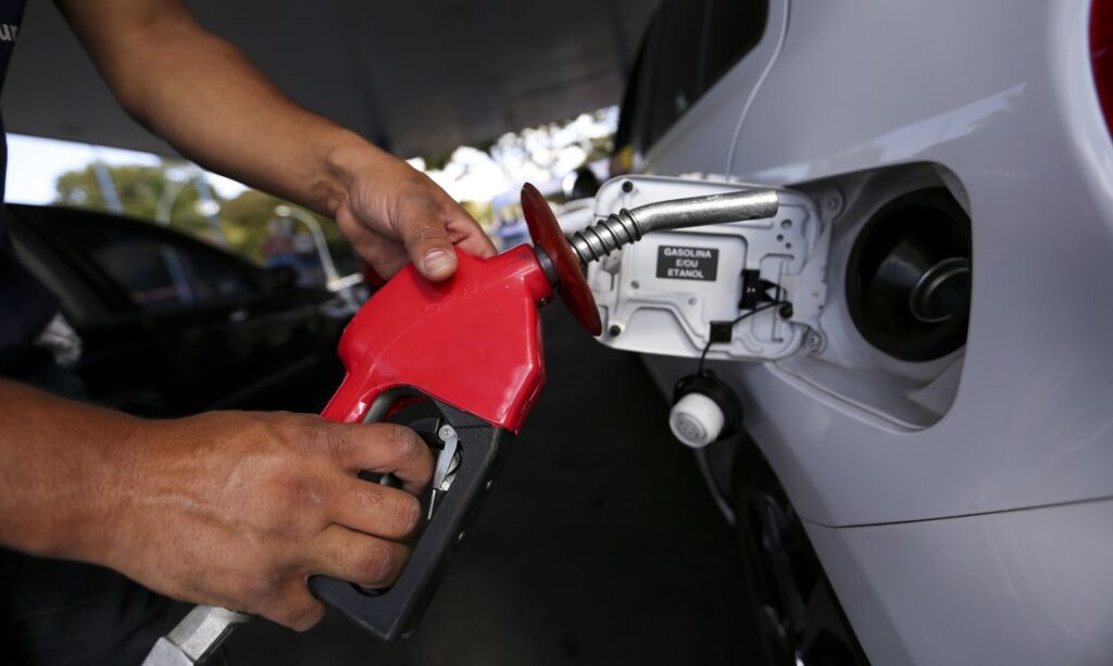 Gasolina comum tem preco entre R 531 e R 558 em Aracaju