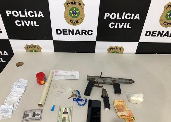 Homem e preso suspeito de comercializar drogas nas imediacoes de escola em Aracaju