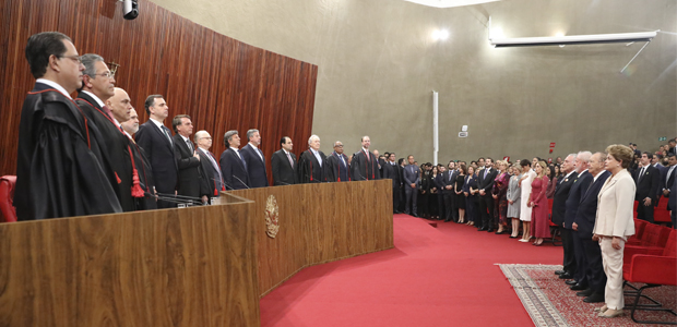 Moraes exalta sistema eleitoral e democracia durante posse no TSE Bolsonaro nao aplaude