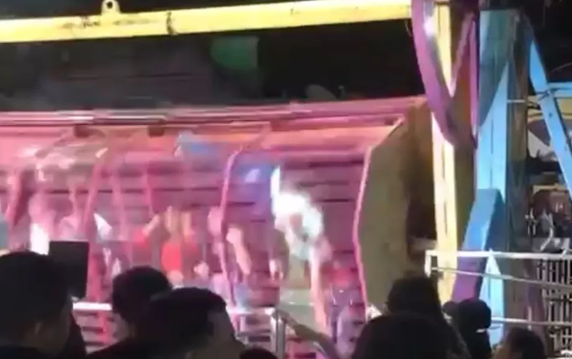 Mulher se desprende de brinquedo de parque de diversoes em Tobias Barreto