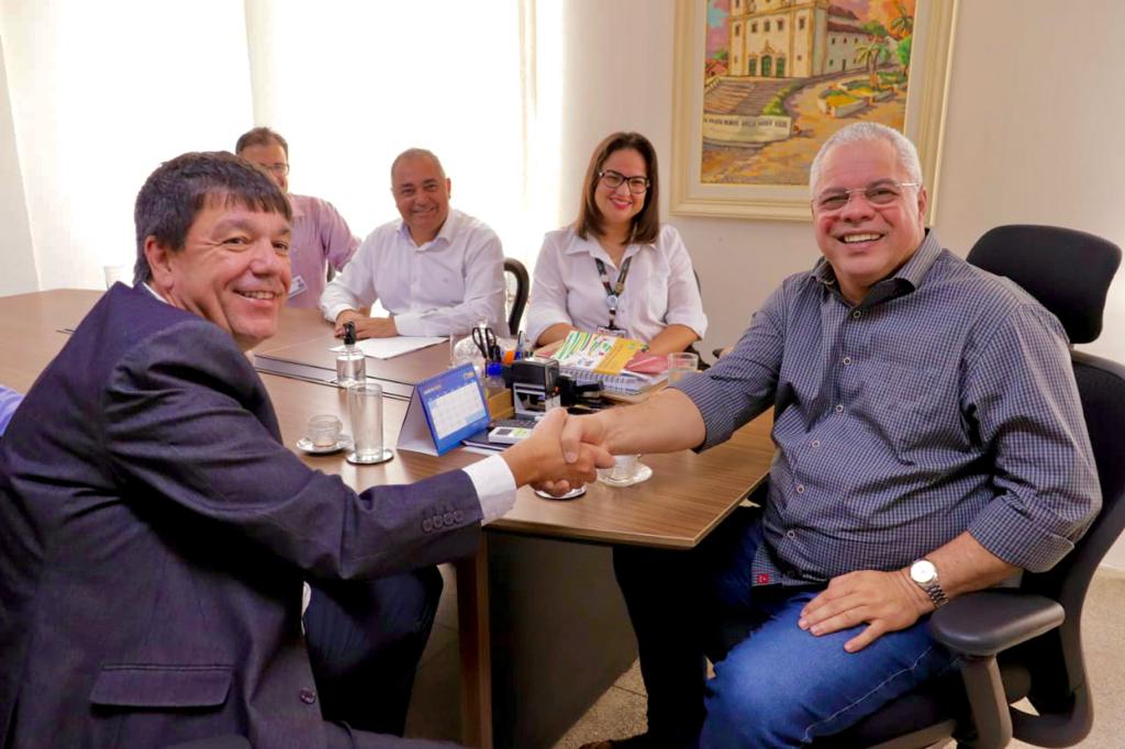 Padre Inaldo e representantes da Yazaki discutem melhorias para Socorro