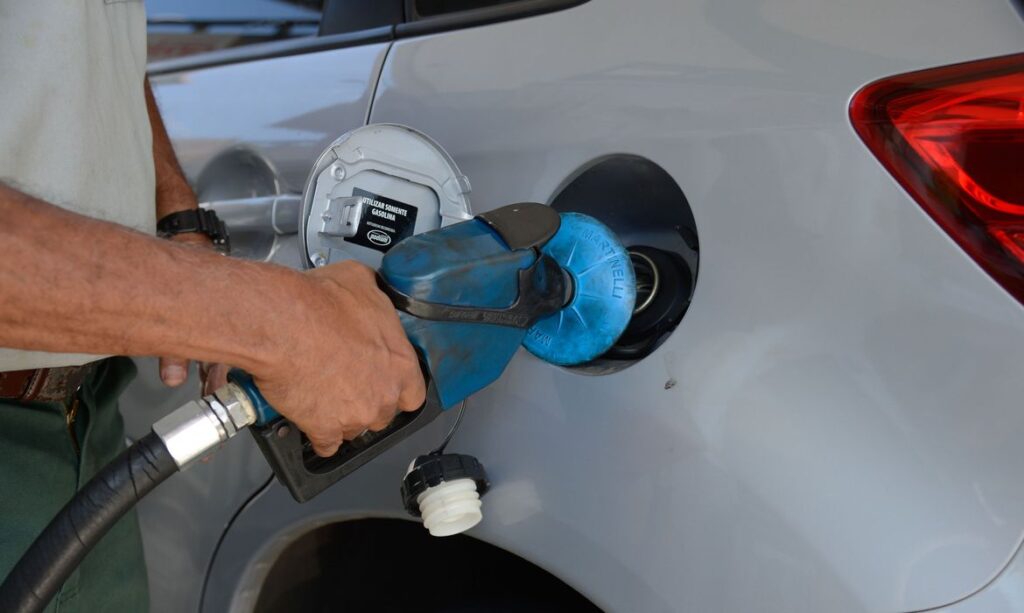 Preco do diesel sofre novo reajuste e passa a custar R 022 a menos