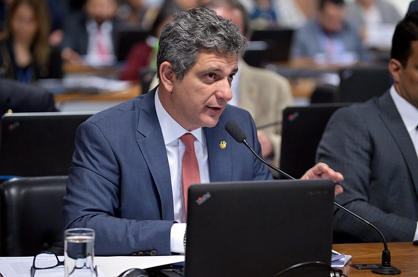 Projeto de Rogerio Carvalho no Senado preve que SUS garanta gestacao mais segura para mae e filho