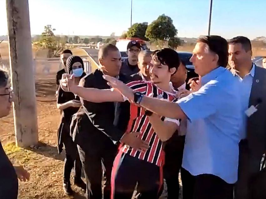 Youtuber que chamou Bolsonaro de tchutchuca do centrao e convidado a entrar para o MBL
