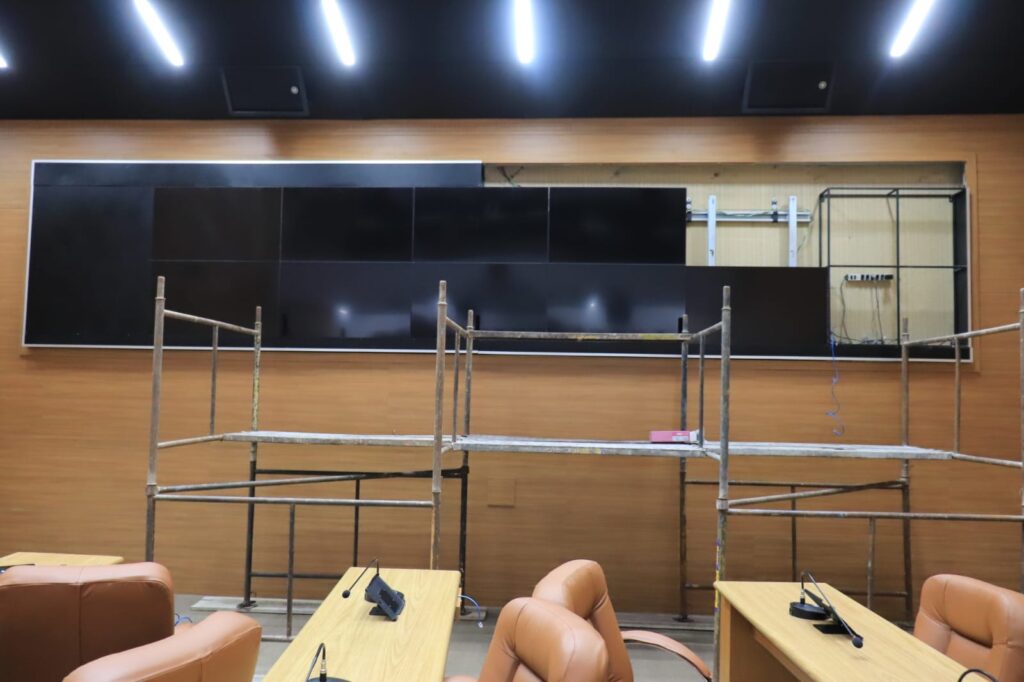 Alese suspende sessoes plenarias para implantar novo painel eletronico