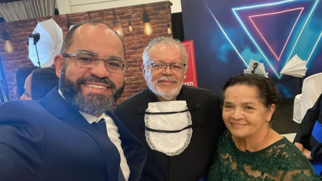 Aos 72 anos Jose Nivaldo se forma em Administracao de Empresas