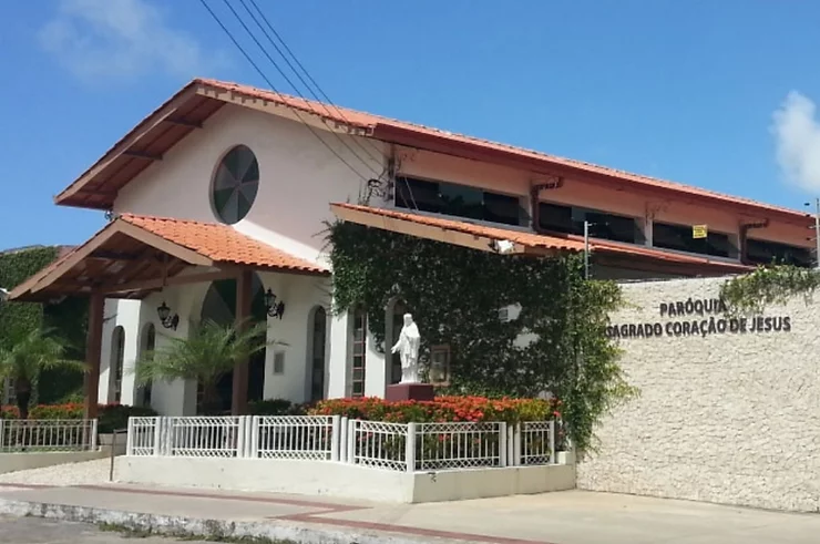 Bandidos invadem paroquia roubam sino jogam hostias consagradas