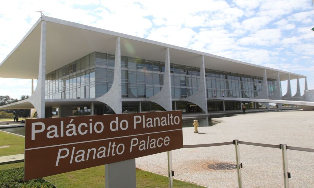 Bolsonaro decreta luto oficial por morte de rainha Elizabeth II
