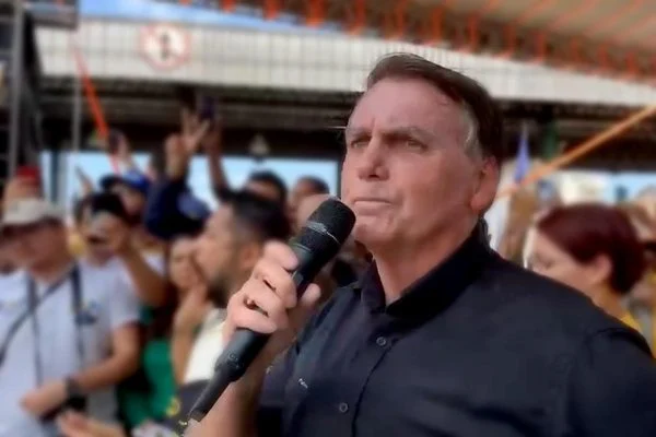Bolsonaro diz que vai vencer no primeiro turno e Lula continuara no lixo da historia
