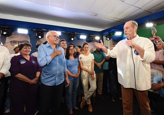 Em ato do PDT em Aracaju Ciro defende acoes de combate a fome e geracao de renda