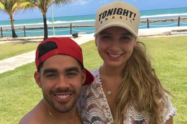 Ex noiva de Gabriel Diniz se casa e recebe apoio do pai do cantor