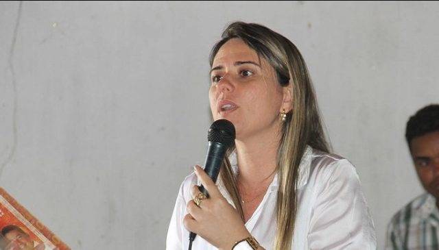 Ex prefeita de Malhador nega ter acionado Justica para retirada de bandeiras de Valmir de Francisquinho