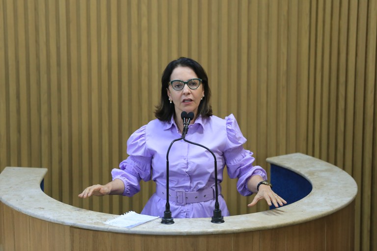 Fomos desmoralizados enquanto tentavamos mediar a situacao diz Emilia Correa apos ocupacao no Cras do Coqueiral