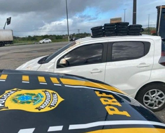 Homem e preso com montante de cocaina estimado em R 4 milhoes na BR 101