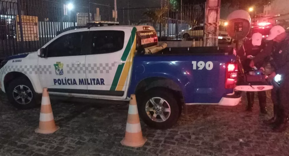 Jovem e executado com tiros na cabeca em borracharia no Roza Elze