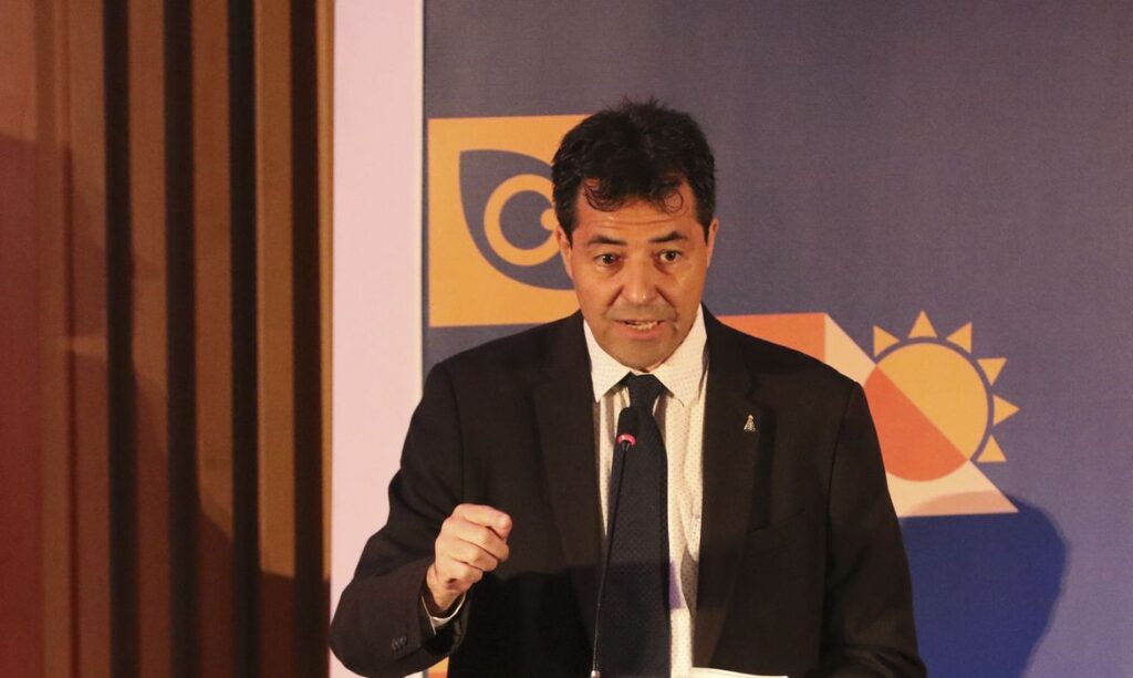 Ministro de Minas e Energia diz que Petrobras vendera refinarias 1