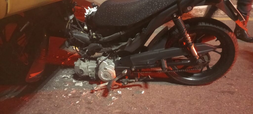 Motociclista fica ferido apos bater em onibus na Zona Sul de Aracaju