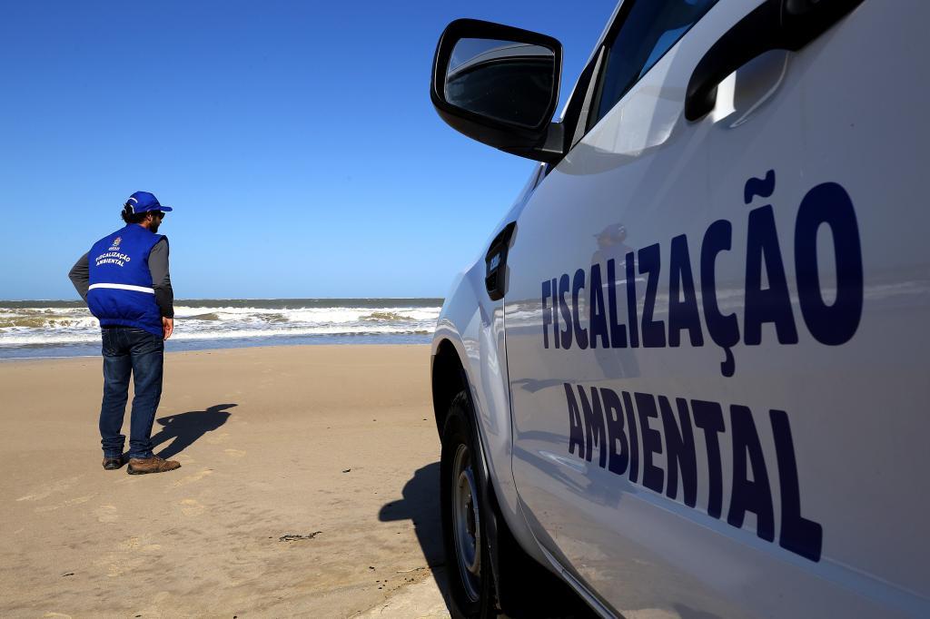 Novos fragmentos de oleo sao encontrados nas praias de Aracaju