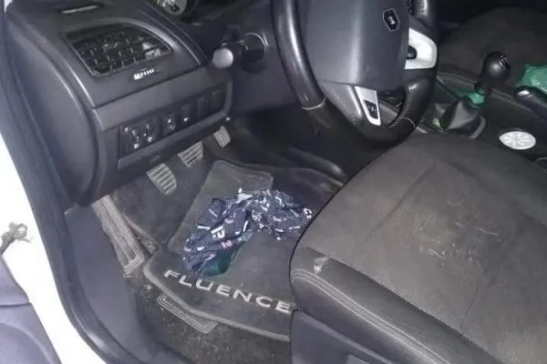 Padrasto e preso apos ser encontrado sem cueca com enteada de 11 anos em carro