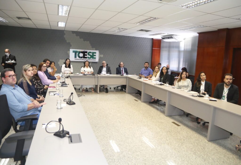 TCE dialoga com orgaos de saude para ampliar vacinacao em Sergipe