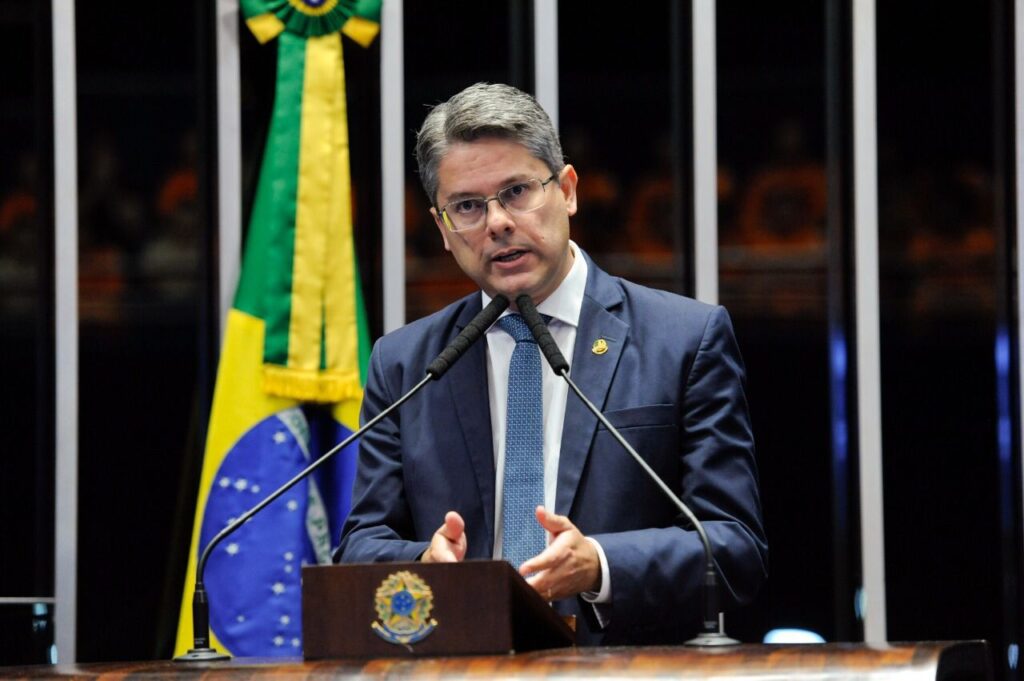 Alessandro solicita que STF obrigue Bolsonaro a expor documentos do orcamento secreto