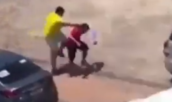 Bolsonarista agride vendedor que protestava durante carreata veja video