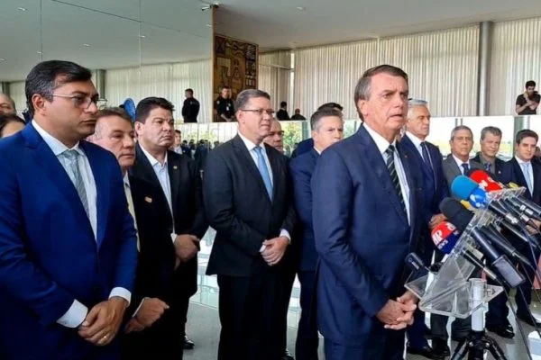 Bolsonaro recebe apoio de mais seis governadores para o segundo turno