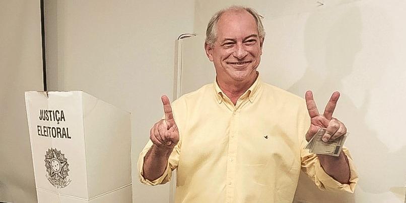 Ciro Gomes vota no Ceara e diz que nao pretende tentar outra eleicao
