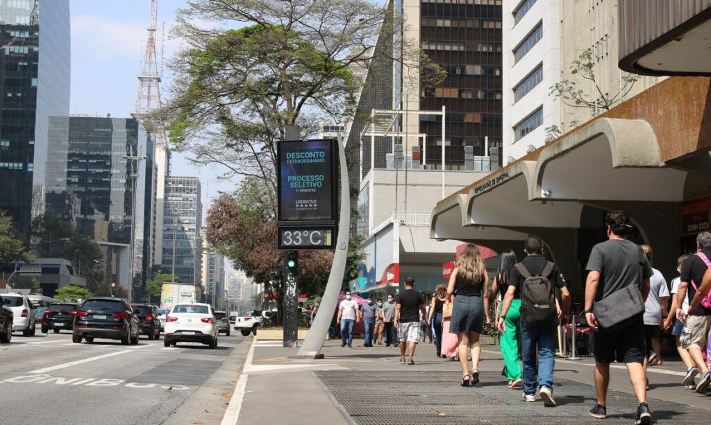 Covid 19 Brasil registra 8.216 casos e 133 mortes em 24 horas 1