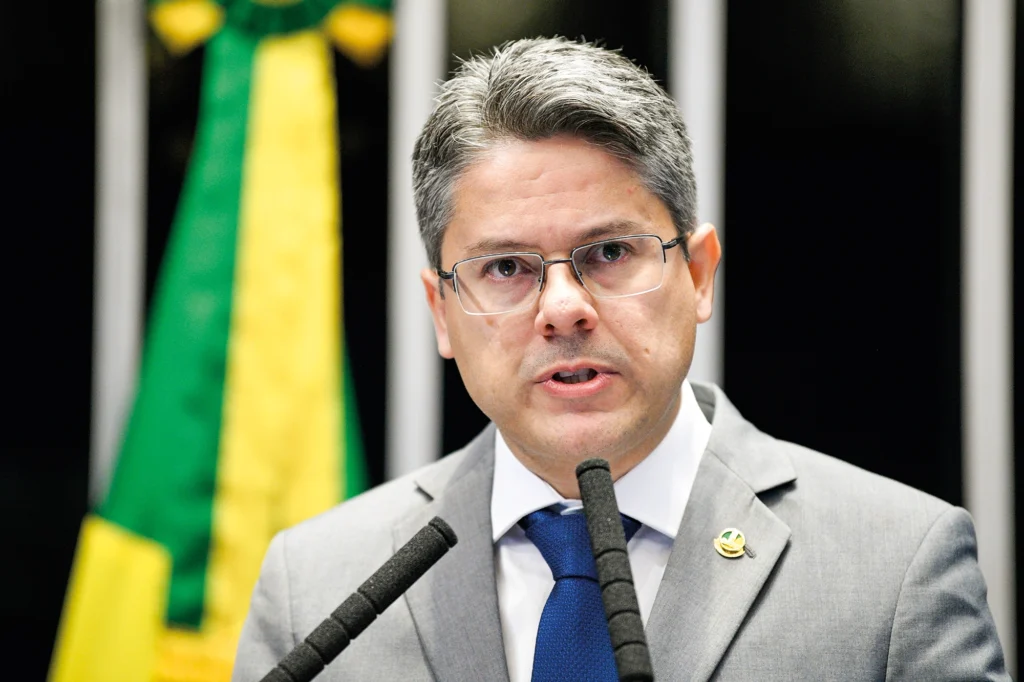 E so inicio do que provavelmente sera lembrado como maior escandalo de corrupcao diz Alessandro Vieira sobre Orcamento Secreto