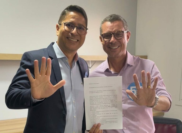 Fabio Mitidieri recebe de Ricardo Marques e assina carta de compromisso