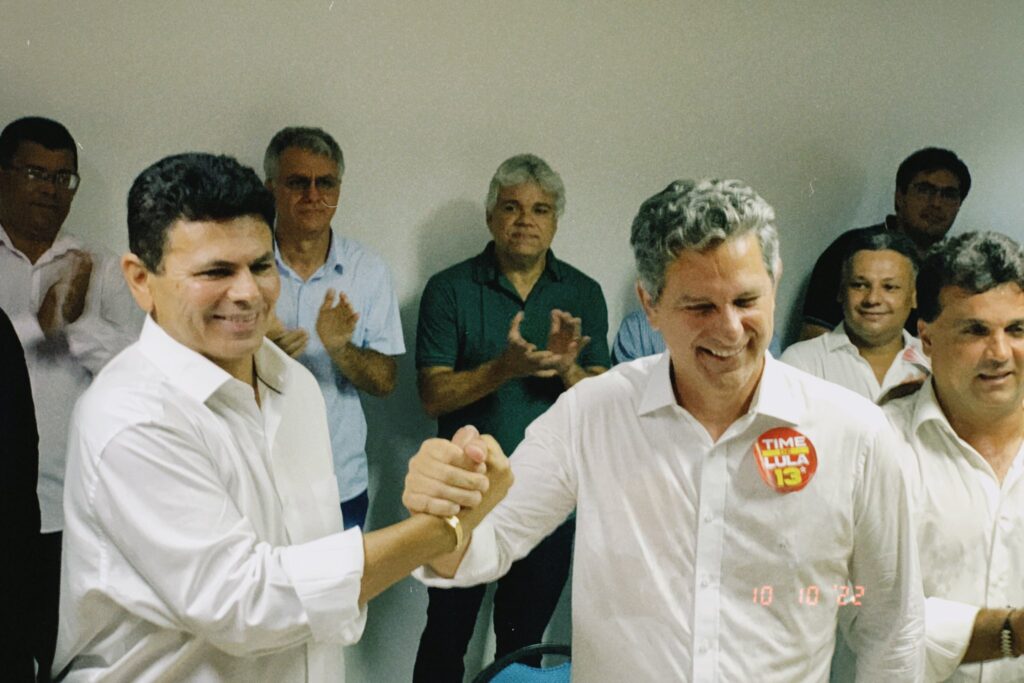 Internautas criticam apoio de Valmir a Rogerio Um tiro no proprio pe