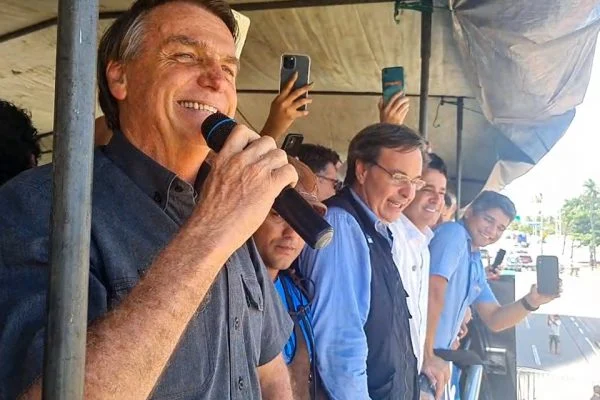 Lula vai voltar para a cadeia diz Bolsonaro durante comicio em Recife