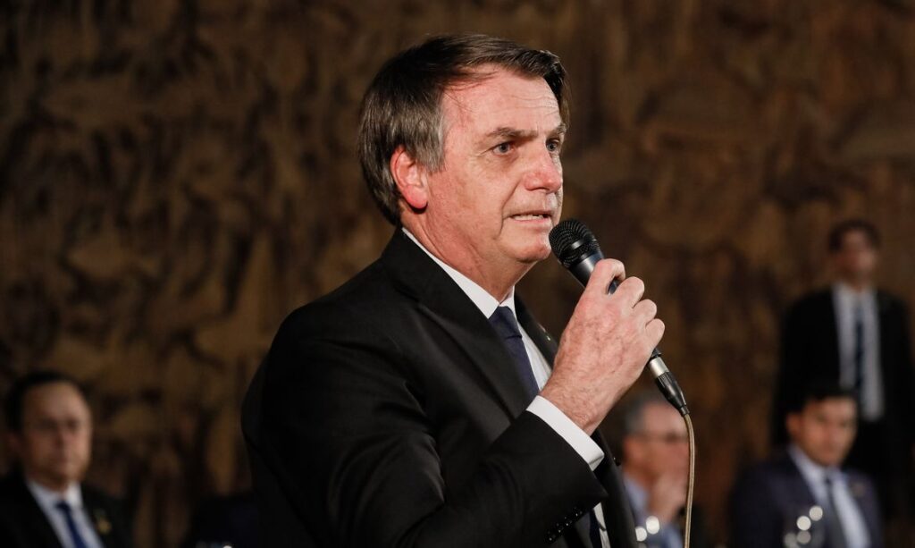 Mantenham o foco pede Bolsanaro em retomada de campanha