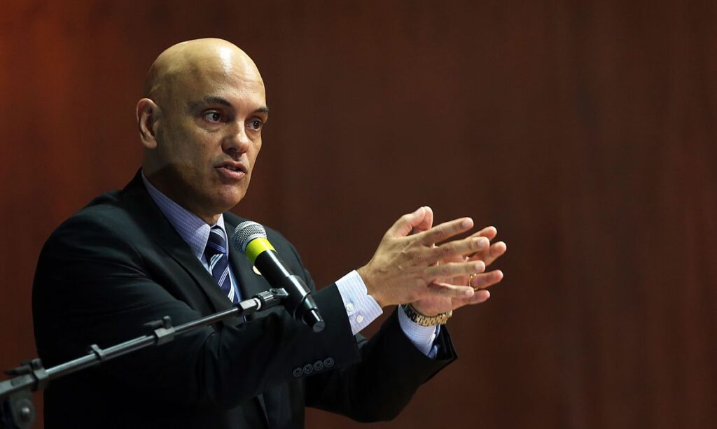 Moraes aponta tentativa de tumultuar eleicoes e nega pedido de Bolsonaro para investigar insercoes em radios