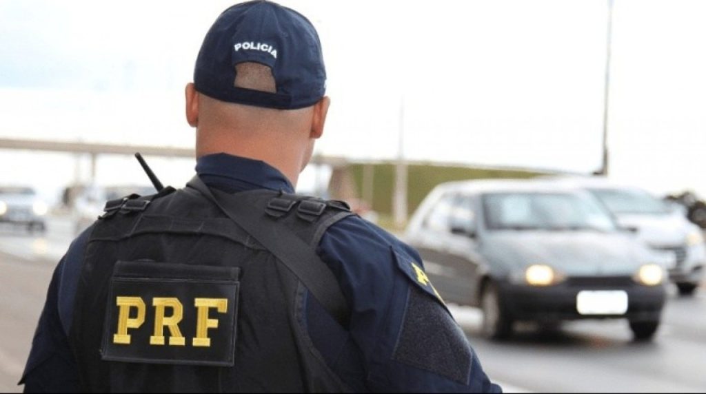 Motorista fica gravemente ferido em acidente com tres veiculos na BR 235