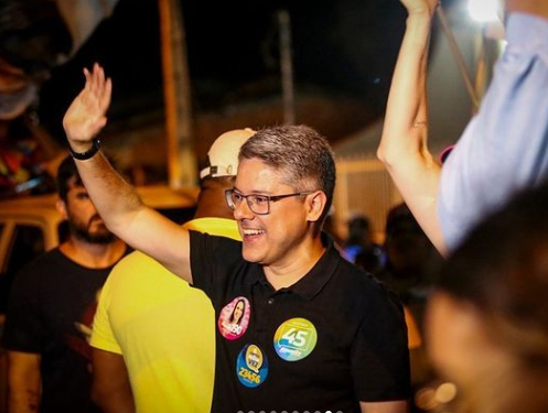 Nao da pra ficar so no confronto mediocre de personagens afirma Alessandro Vieira sobre 2o turno
