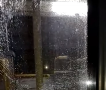 Onibus escolar e atingido por tiros em Pacatuba