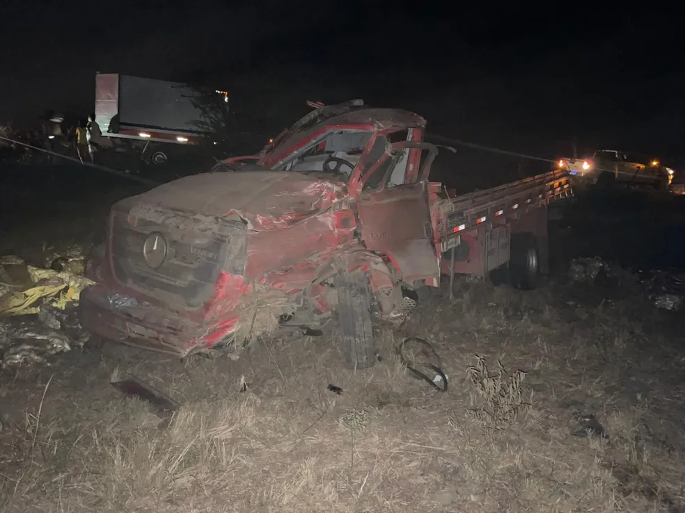 Passageiro de caminhao morre apos motorista perder o controle em Campo do Brito