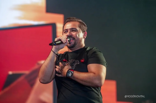 Xand Aviao e uma das atracoes do Carna Forro neste domingo 23 em Gloria